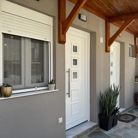 Noemi * Πρίνος